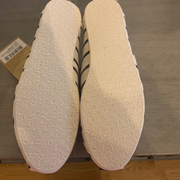 Shoes - Picture 2 of 3